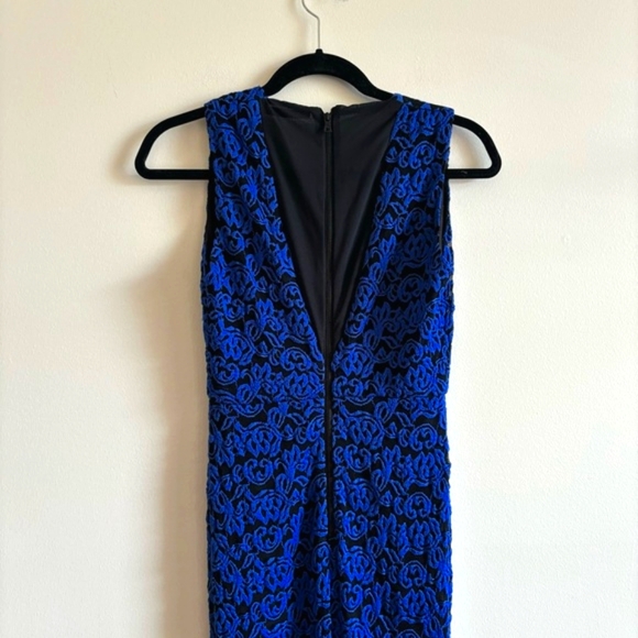 Alice + Olivia Blue Lace Maxi Dress - Picture 4 of 14